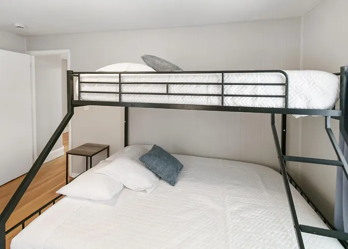 Apartment Uss Russell